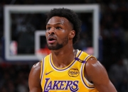 开云官网-雄鹿队主力突破个人纪录，球队提升实力的简单介绍