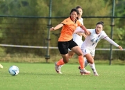 开云下载-女足球员们在比赛中全力以赴，争取每一场胜利