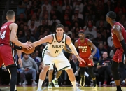 开云体育登录-东部半决赛：雄鹿再胜猛龙晋级总决赛