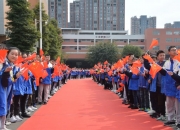 开云体育登录-世界体操赛事：俄罗斯选手高空翻飞，夺魁，掌声雷动