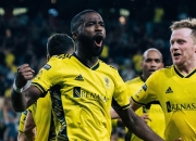 开云体育官方网站-沙尔克遭遇连败，降级阴影笼罩球队，表现亮眼