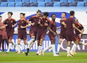 开云APP-足坛巨星们的最新对战再度上演，气势如虹