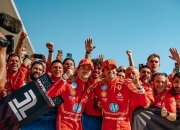 开云体育登录-威廉姆斯险胜红牛车队，汉密尔顿带队取胜