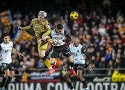 开云体育app-关于拉齐奥前锋制造乌龙球，球队险胜对手的信息