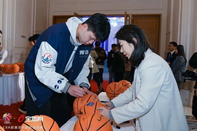 关于本周末球场狂欢：全明星赛精彩纷呈的信息