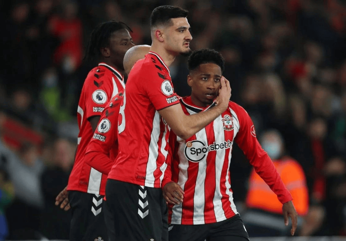 狼队连破两门，客场击败南安普敦