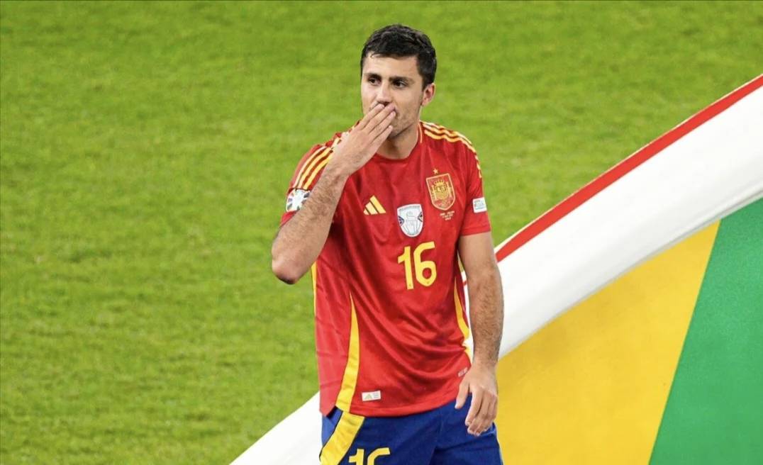 西班牙豪取三连胜，雄心勃勃向前迈进的简单介绍