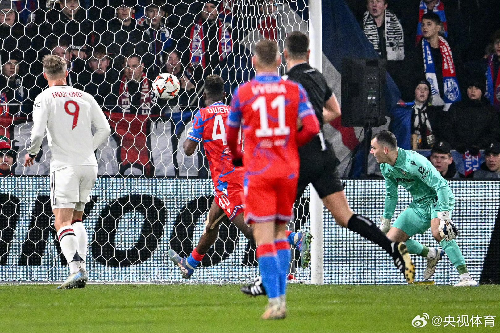 包含沃尔夫斯堡客场告捷，欧战资格望尽可待的词条