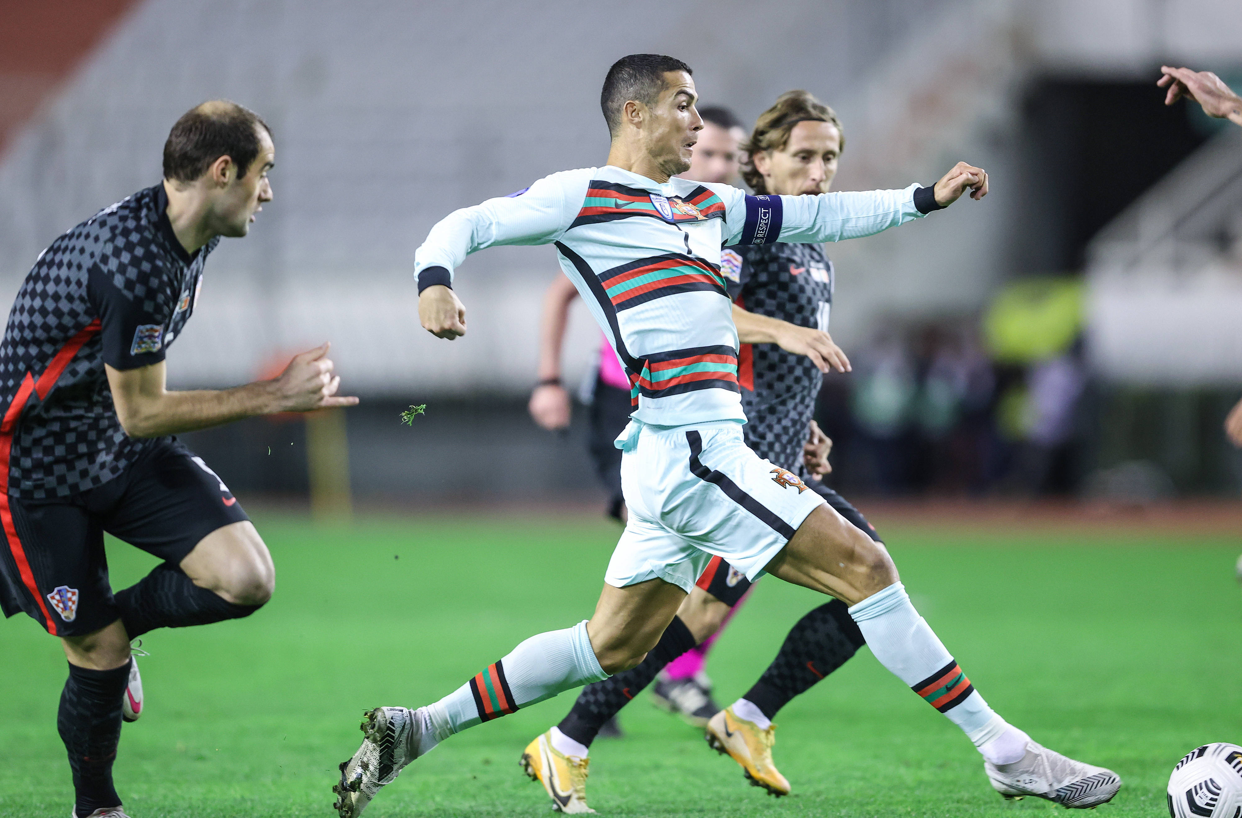 葡萄牙队领先马耳他,欧国联比赛备受瞩目 葡萄牙队领先马耳他,欧国联比赛备受瞩目