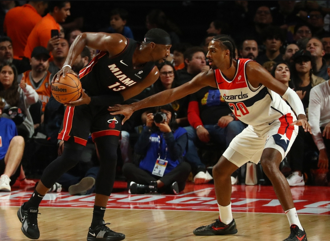 热火队凭借主场之势,成功击败奇才队 热火队凭借主场之势,成功击败奇才队