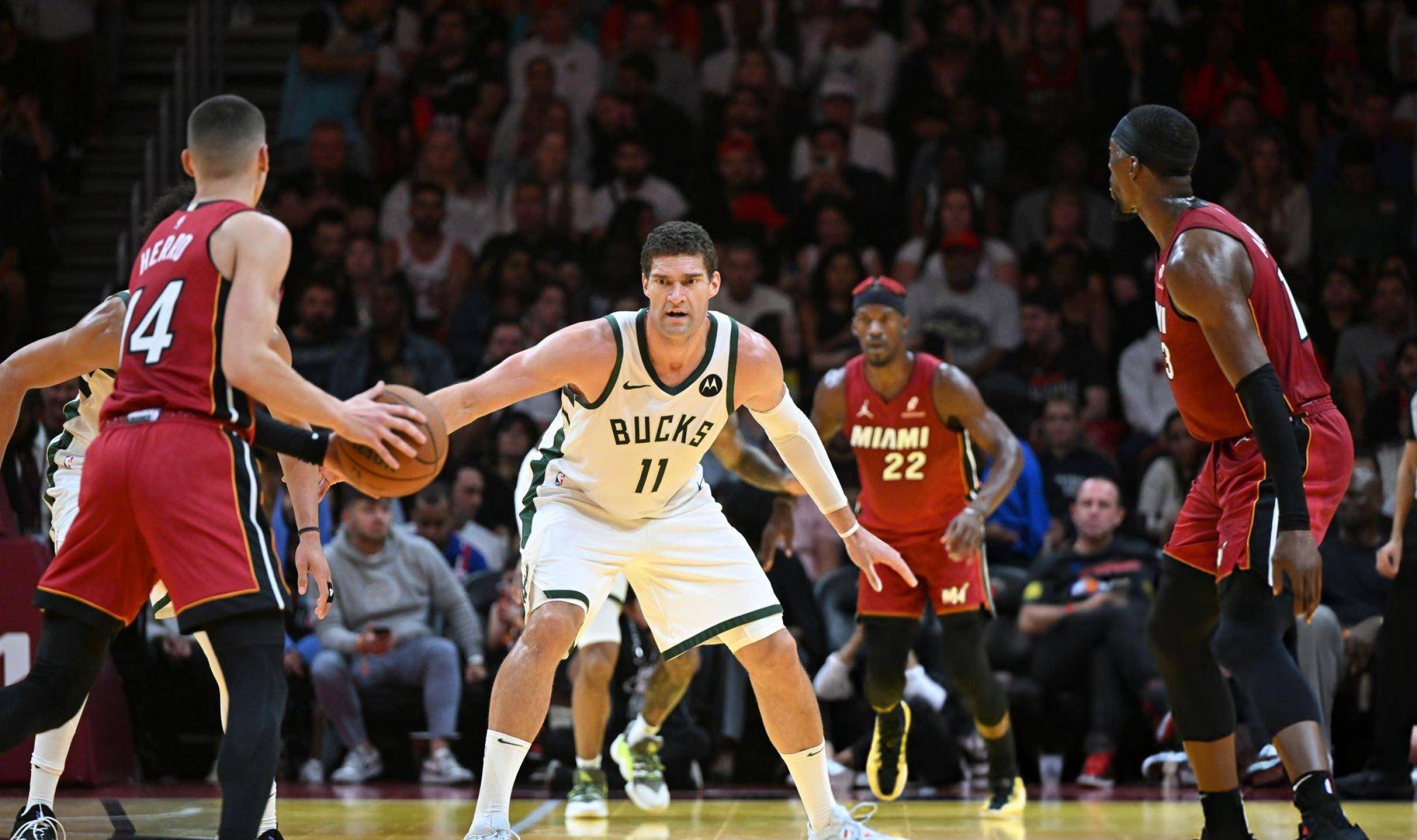 东部半决赛：雄鹿再胜猛龙晋级总决赛