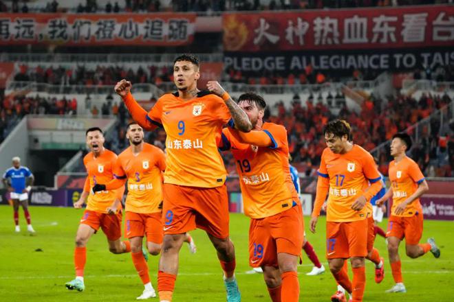 中国球员雄起:中超联赛赛场震撼的简单介绍 中国球员雄起:中超联赛赛场震撼的简单介绍