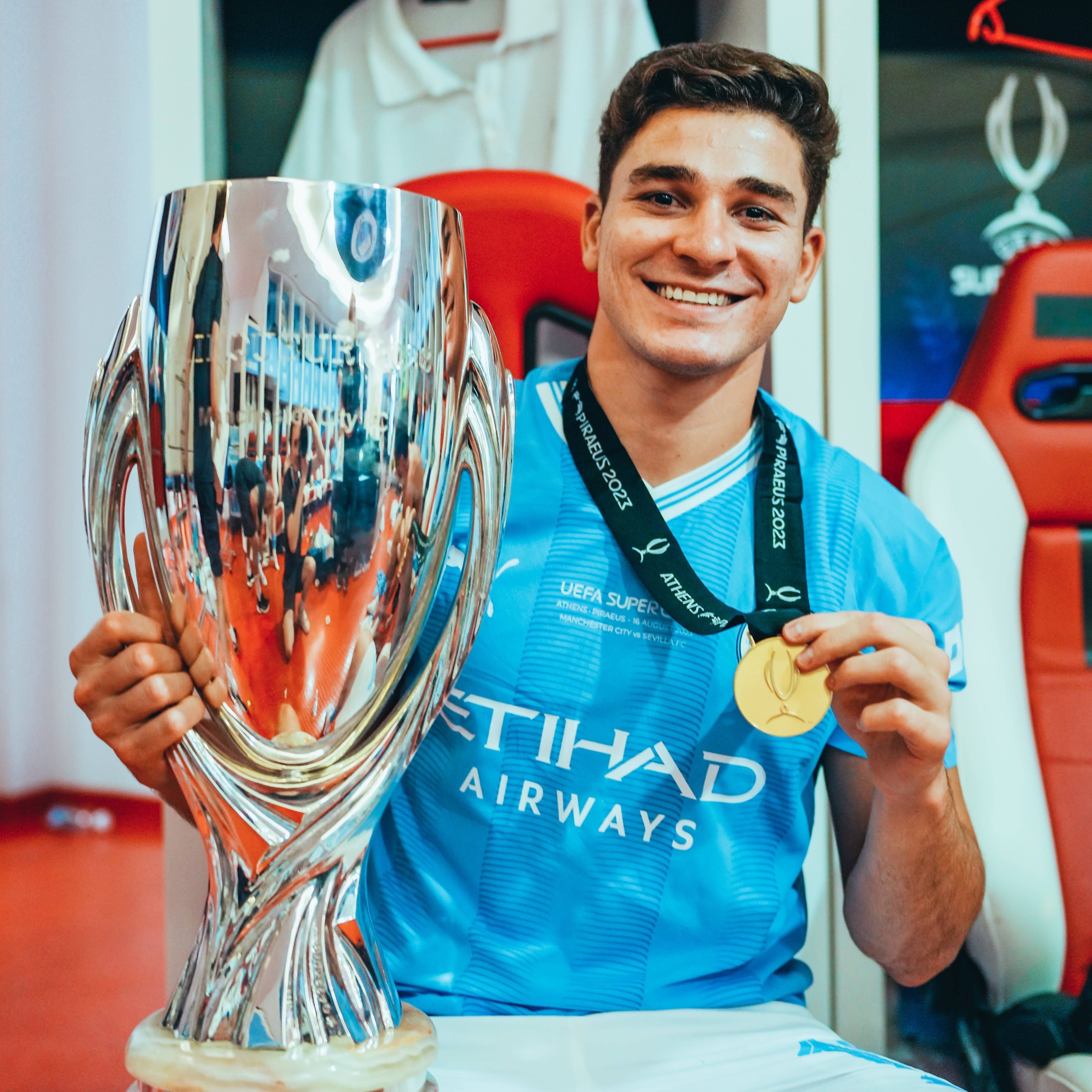 包含里尔挑战阿尔维斯，球员状态备受瞩目的词条