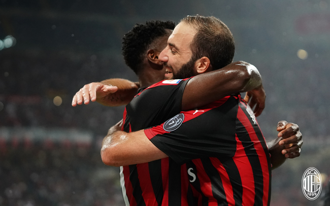 意大利压哨进球绝杀,伊瓜因荣登主角 意大利压哨进球绝杀,伊瓜因荣登主角