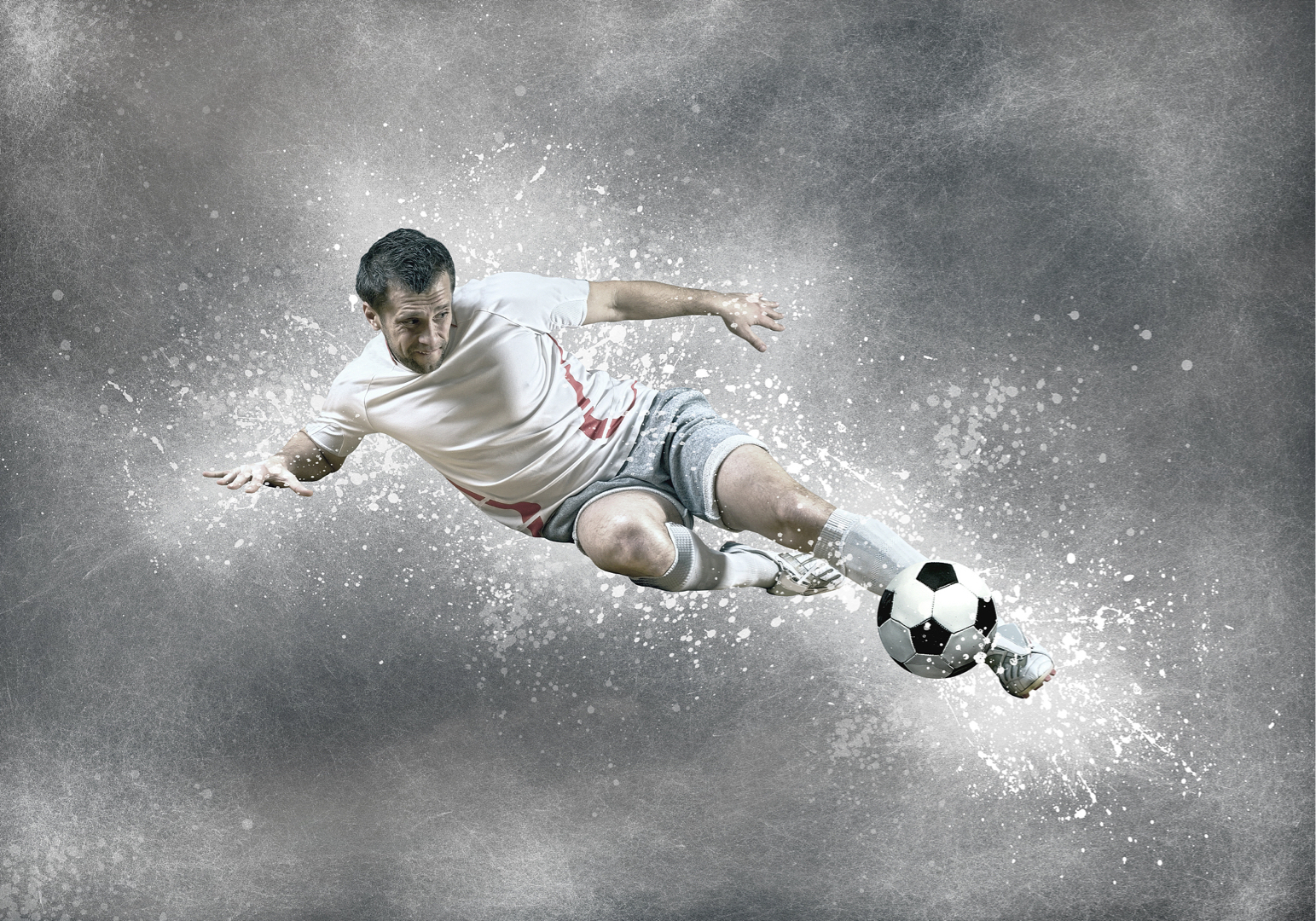 球员们在比赛中突破自我极限，奋力拼搏