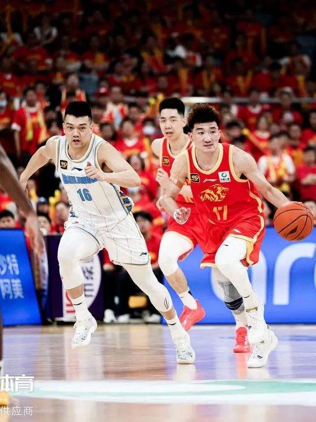 四川男篮发挥团队力量全力拼搏朝着胜利目标奋勇前行的简单介绍