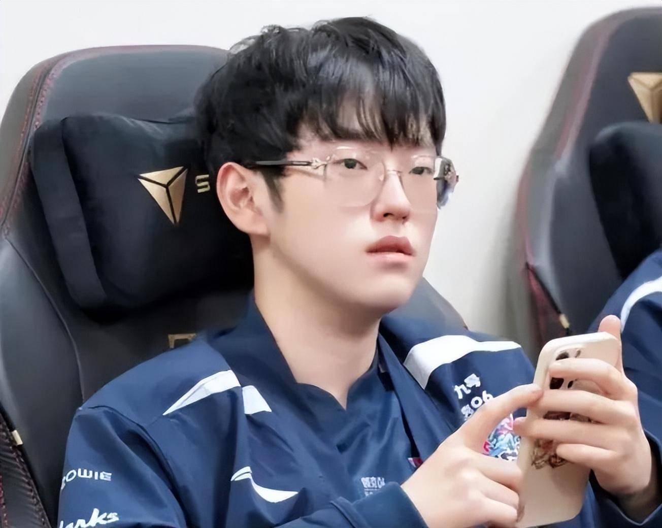 关于EDG战胜IG，Scout中路完美发挥的信息