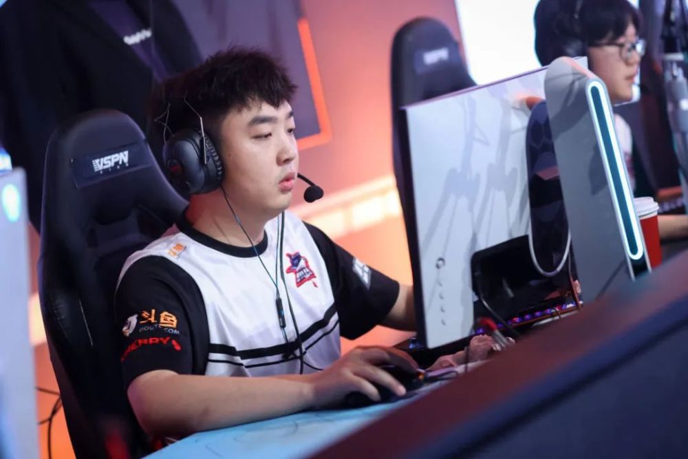 新西兰游泳选手喜获头名,实力超群 新西兰游泳选手喜获头名,实力超群