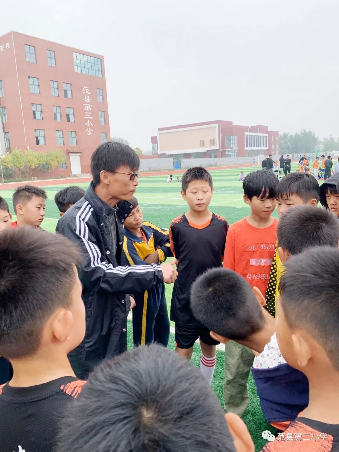 阿特拉斯在比赛中展现出优异的团队合作