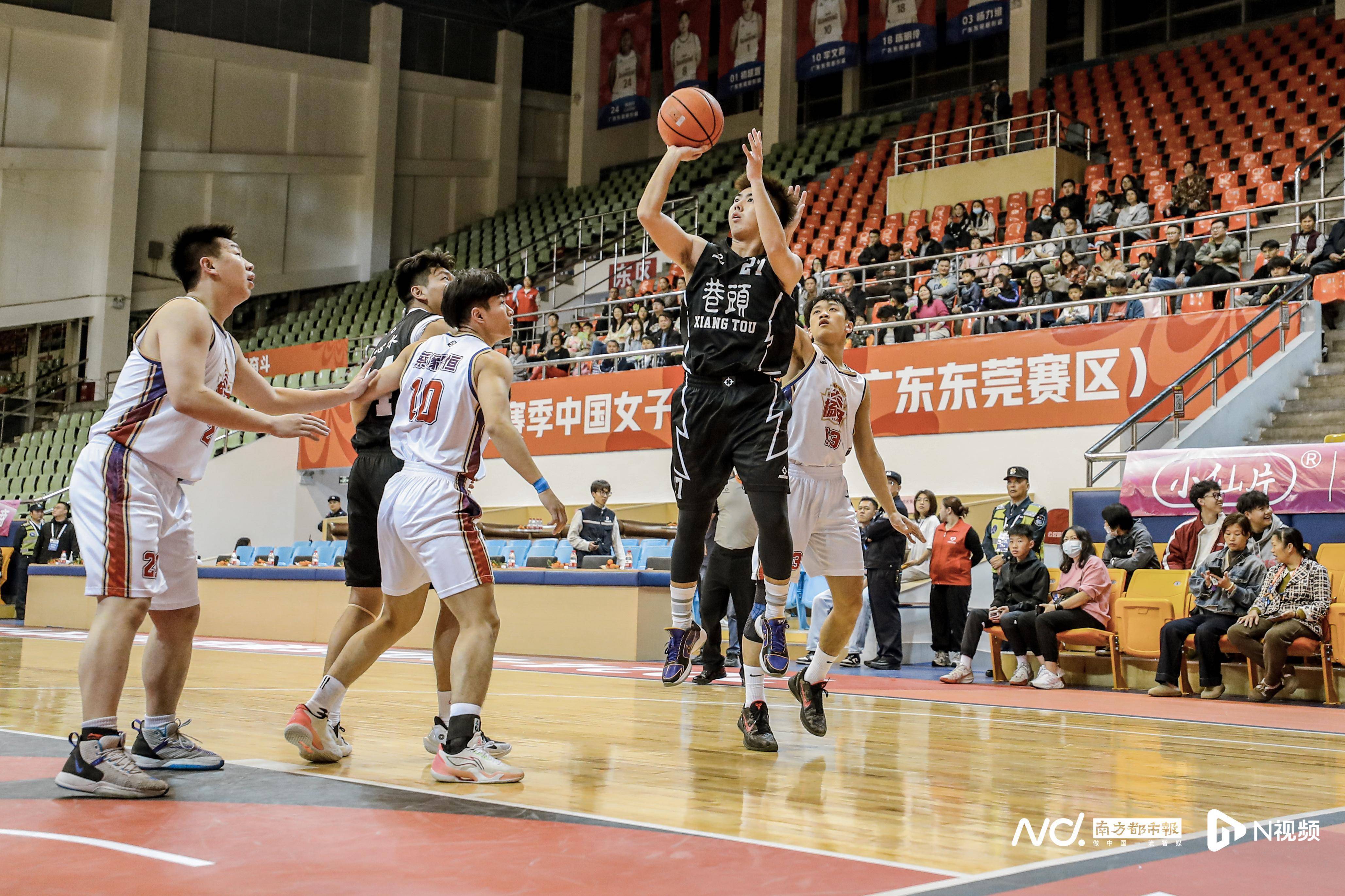 竞技场上火爆争夺，比分交替颠簸的简单介绍