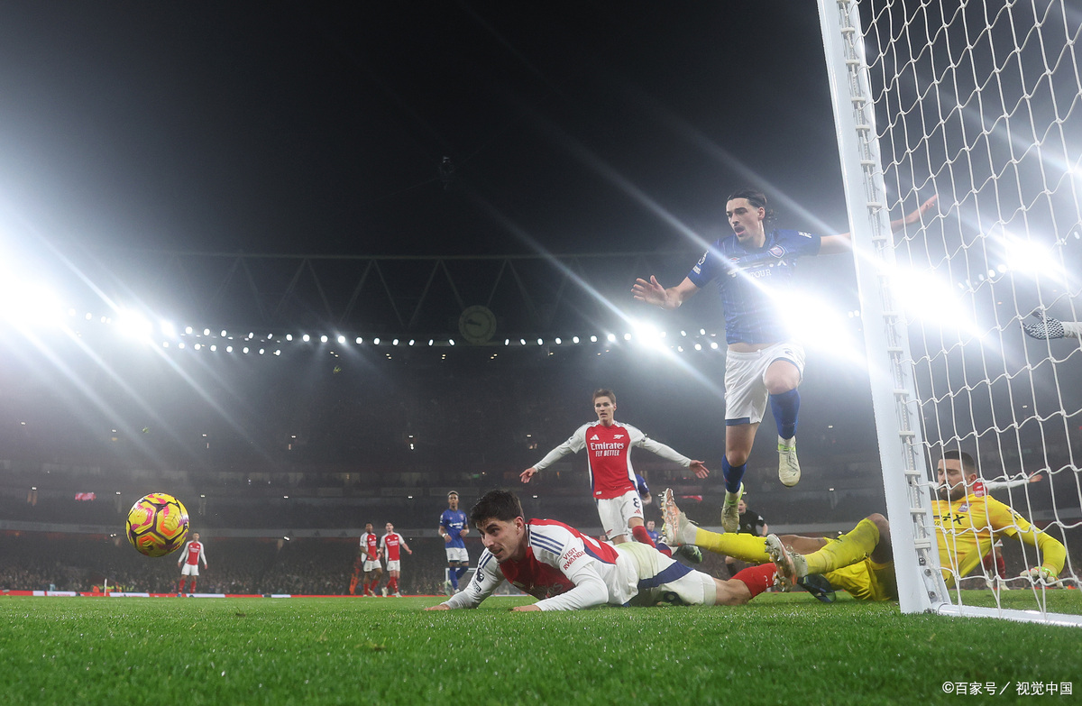 足球比赛中的强强对话让球迷热血沸腾