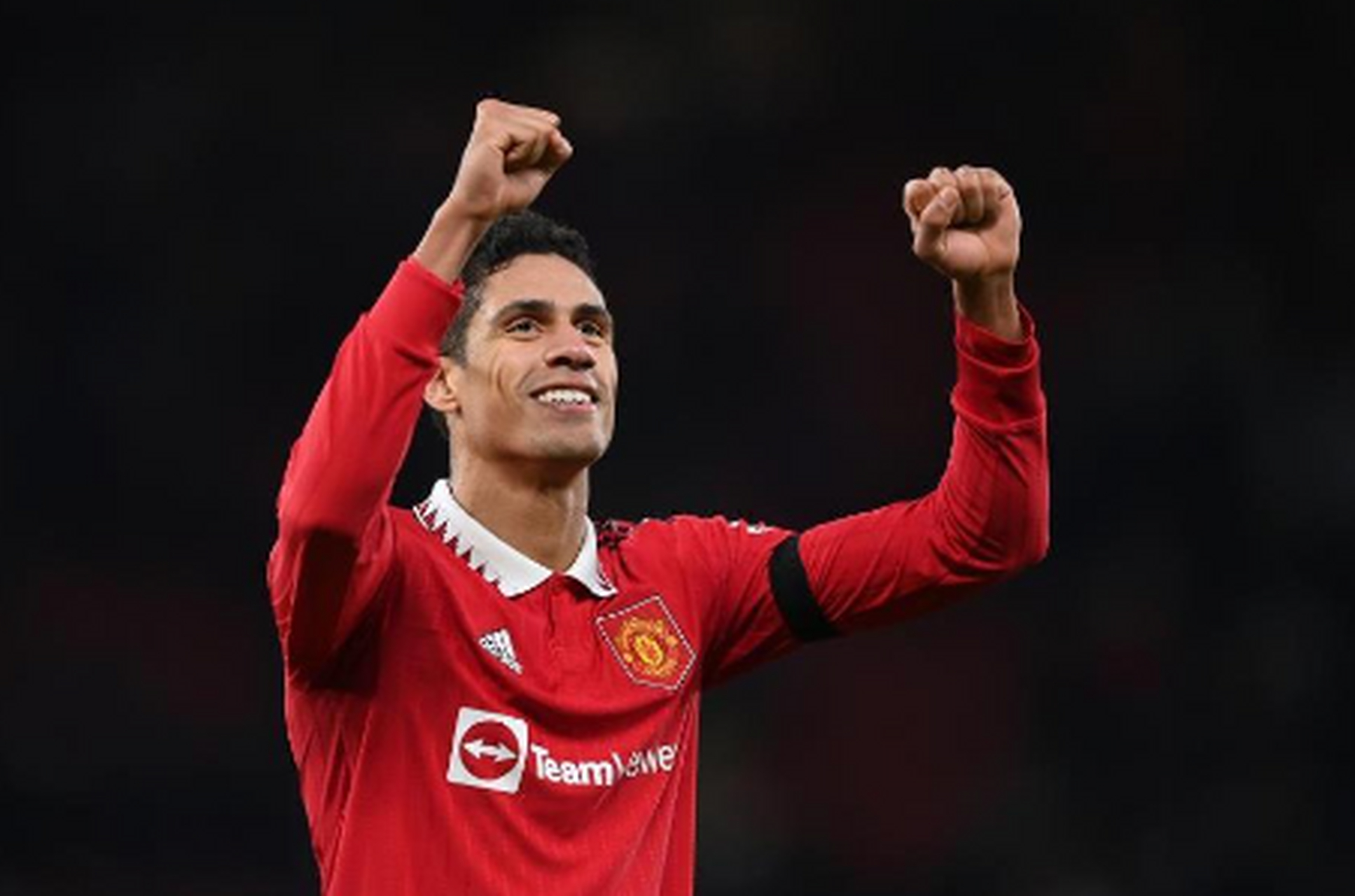 包含曼联主场力克水晶宫，摘得宝贵胜利的词条