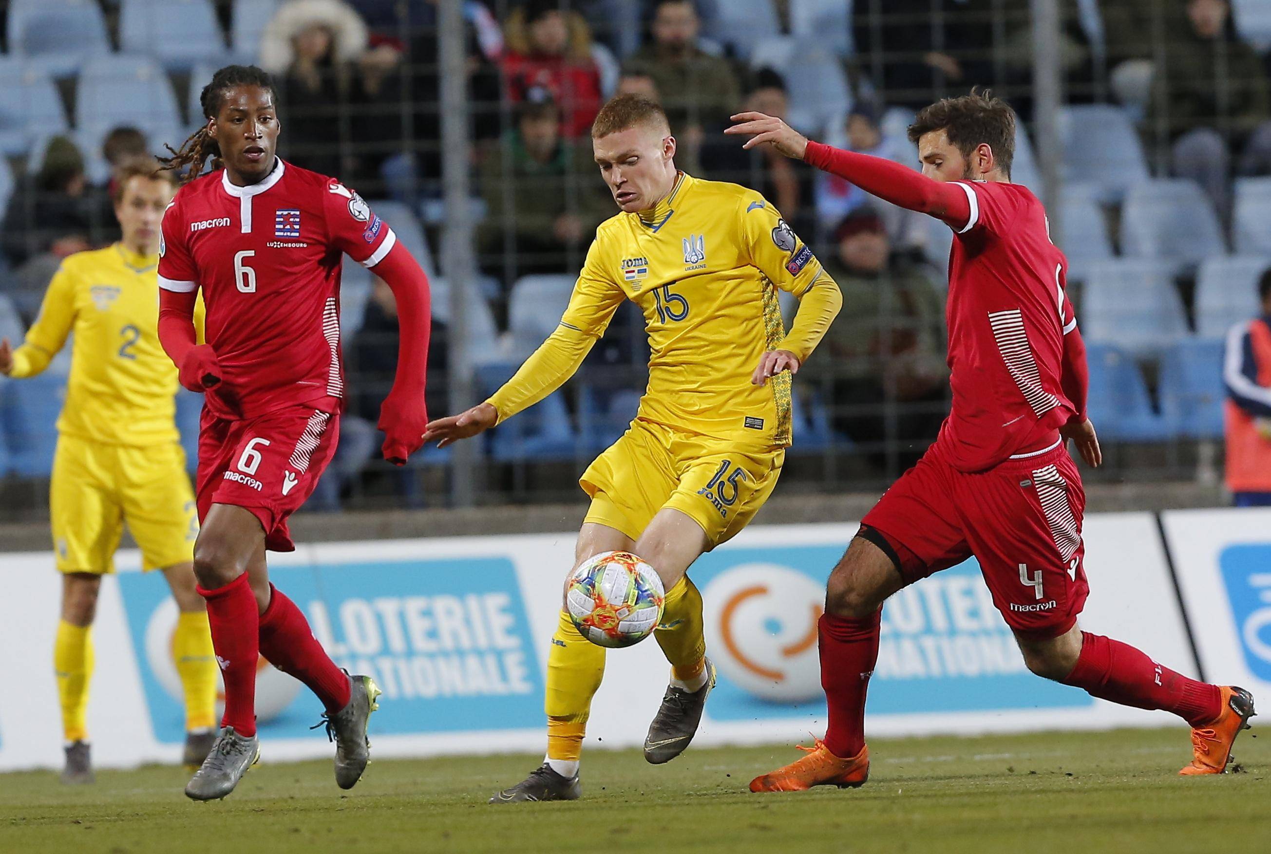 包含奥地利逆转北马其顿，出线希望增加的词条