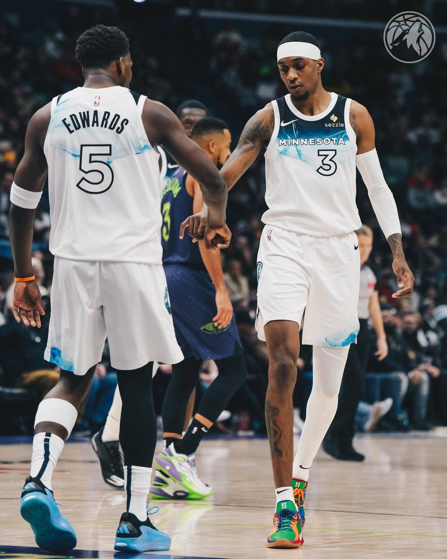 森林狼主场战胜小牛保住晋级希望 森林狼主场战胜小牛保住晋级希望