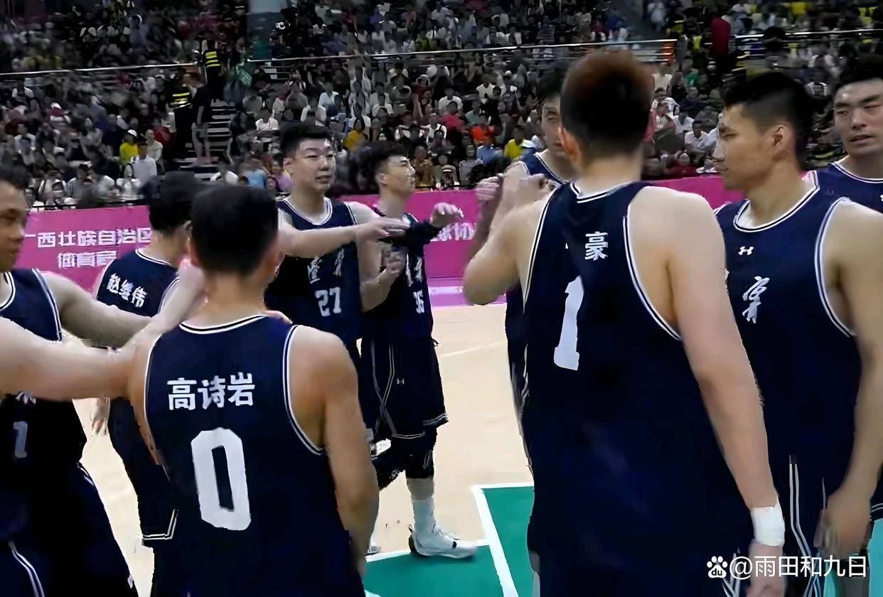 球星表现出色，为球队赢得胜利