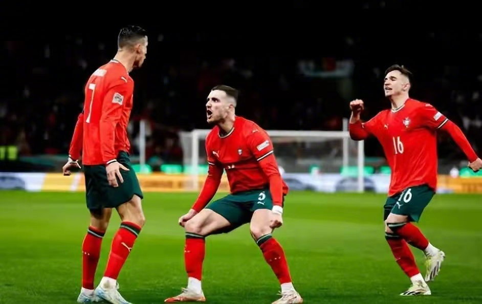 年轻球员接连砍分,助队成功逆转比分的简单介绍 年轻球员接连砍分,助队成功逆转比分的简单介绍