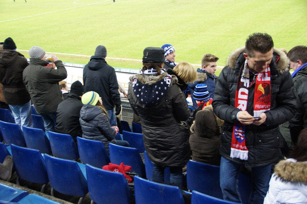 关于汉堡球队队长受伤住院，球迷祝福的信息