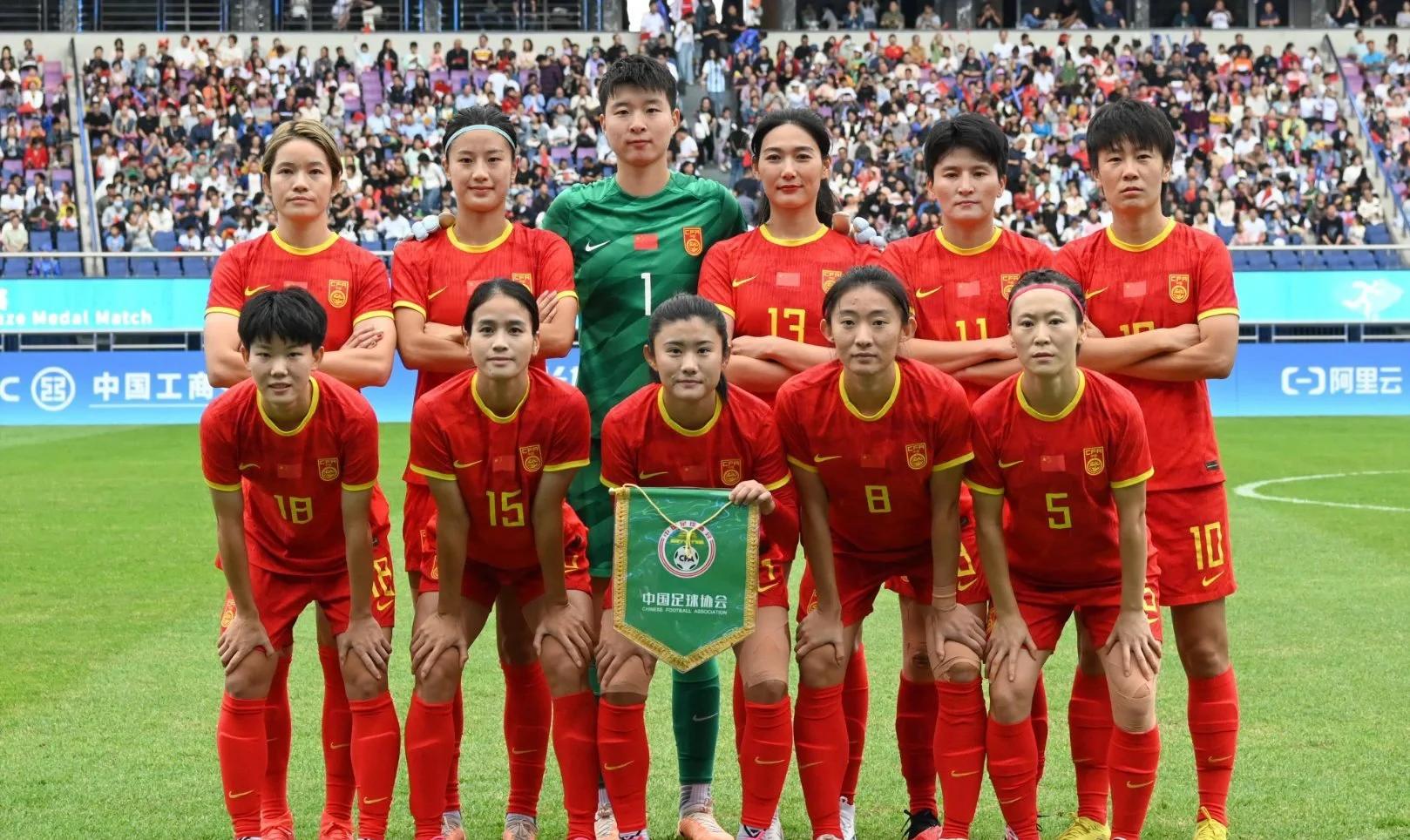 关于逐鹿雌雄,女足比赛场上呈现出一派热火朝天的景象的信息 关于逐鹿雌雄,女足比赛场上呈现出一派热火朝天的景象的信息