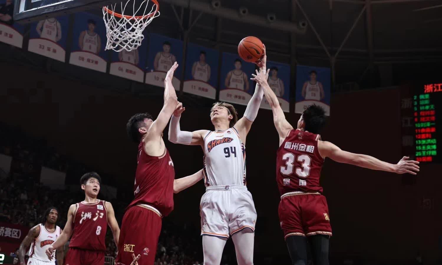 湖北队奋力拼搏，客场击败上海队