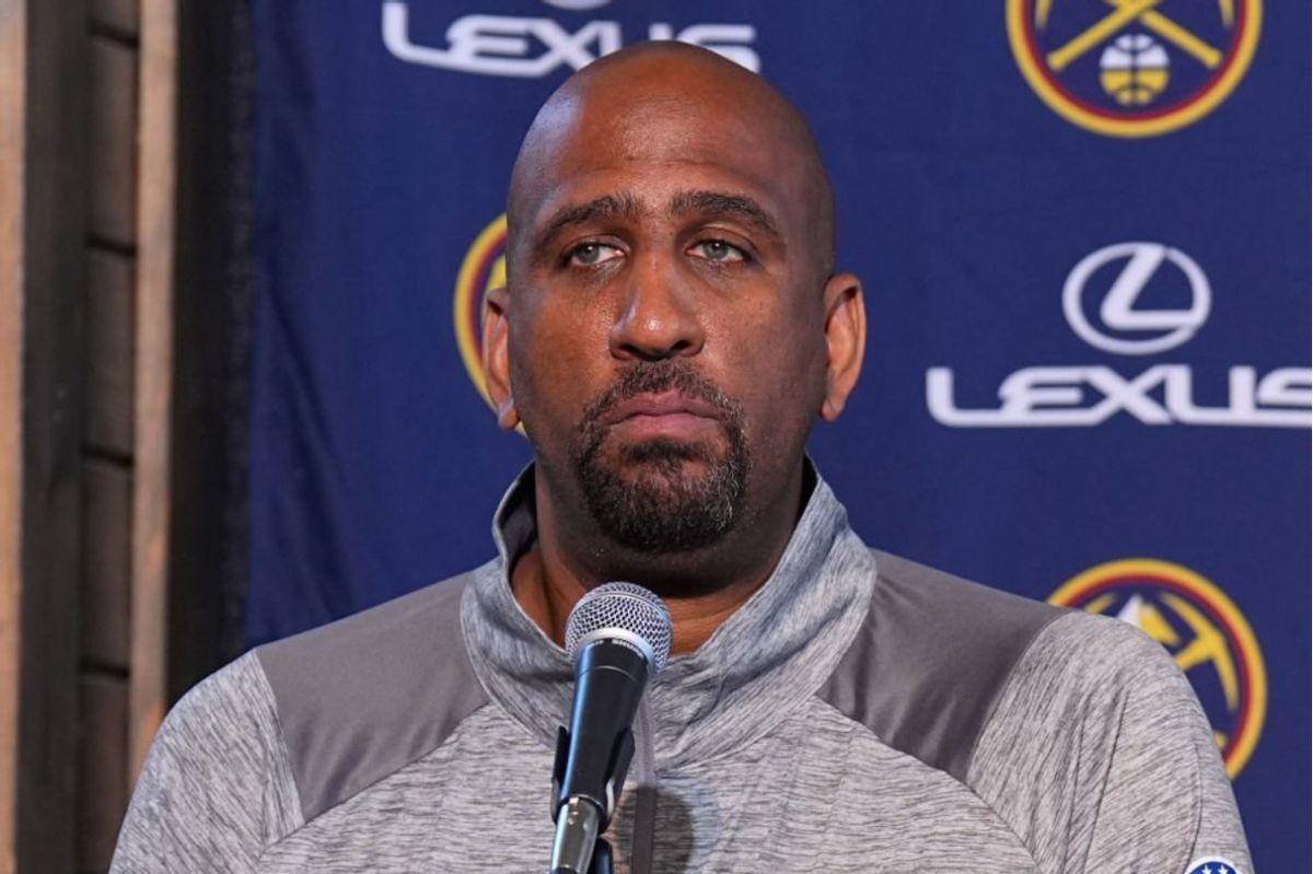 瓦伦西亚送走主教练,球队危机四伏 瓦伦西亚送走主教练,球队危机四伏