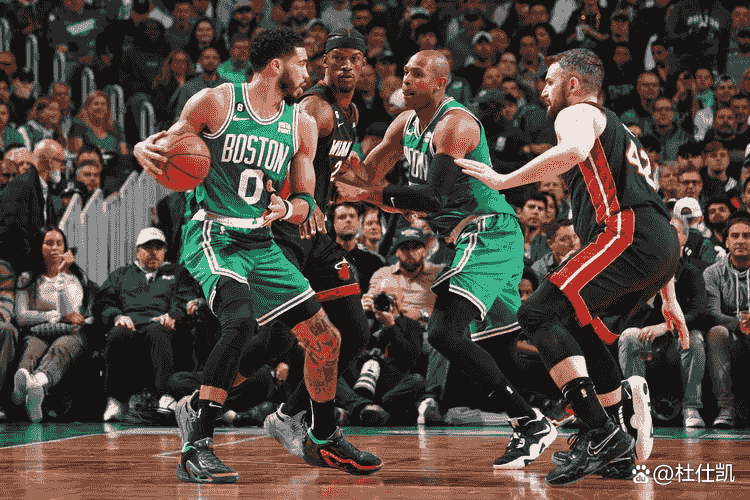 活塞主场击败魔术，取得一场胜利