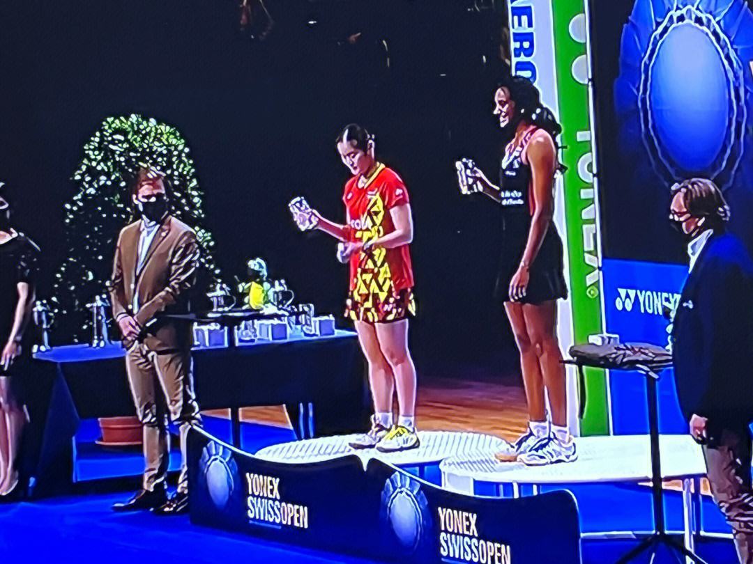 包含瑞士篮球联赛冠军争夺战深入激烈，球风激荡的词条