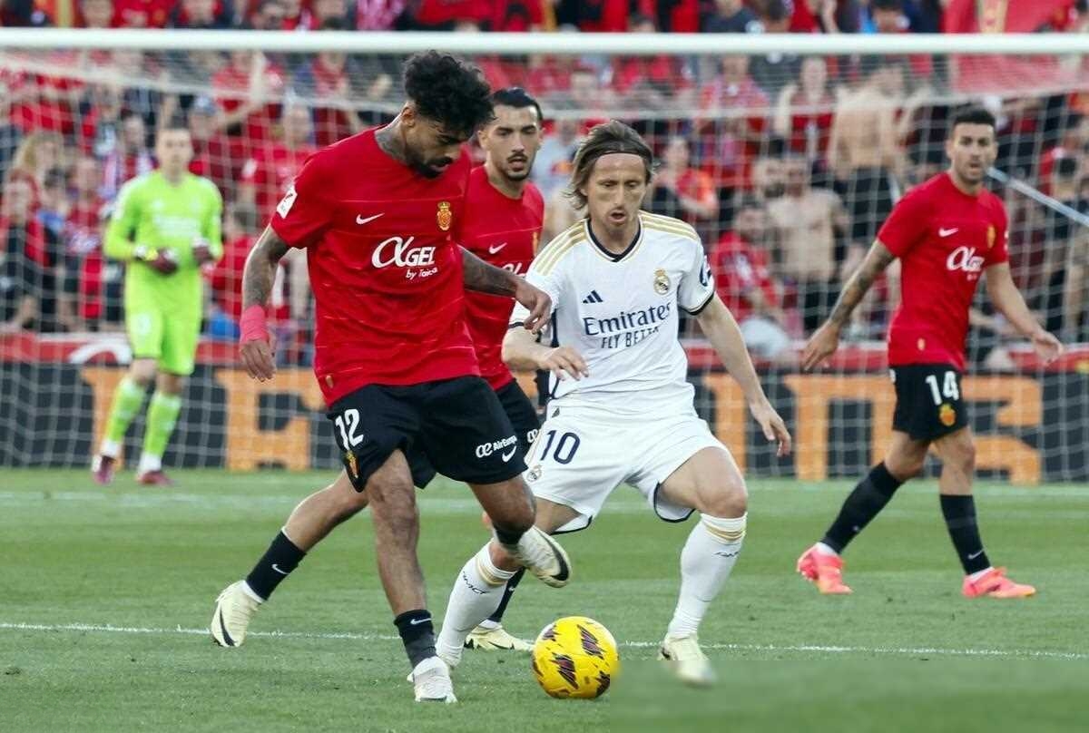 曼联爆冷失利，遭遇客场惨败