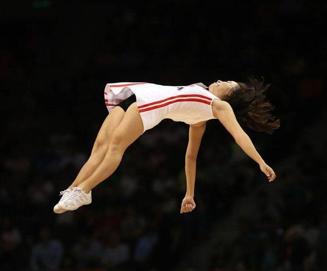 包含队伍实力对比悬殊，赛场争奇斗艳的词条