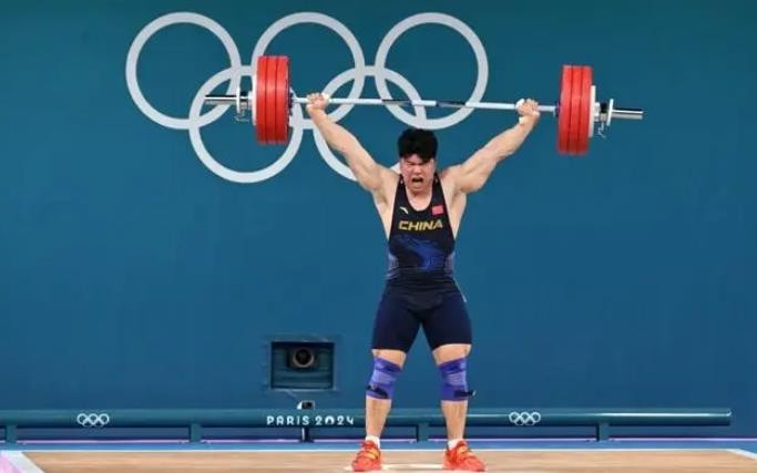 印度选手在举重比赛中实现突破