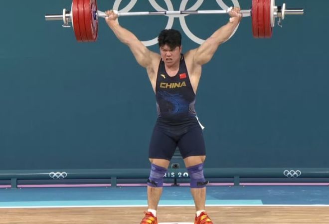 印度选手在举重比赛中实现突破