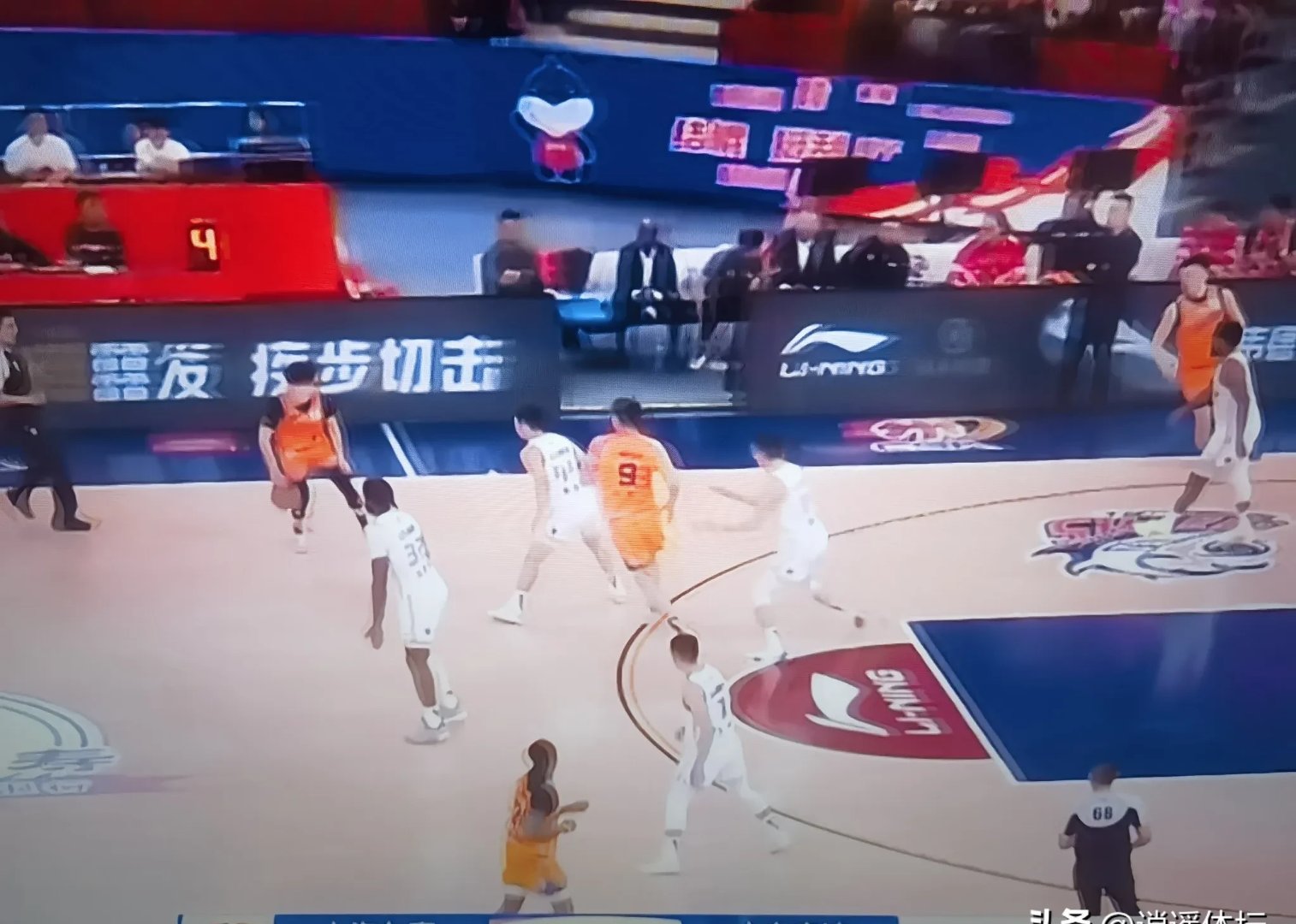 包含欧预赛比赛裁判慢镜头重播,争议判罚火热讨论的词条 包含欧预赛比赛裁判慢镜头重播,争议判罚火热讨论的词条