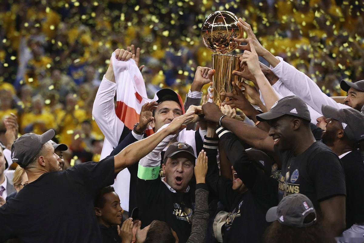 热门球星带领球队奔赴狂欢，一起取胜