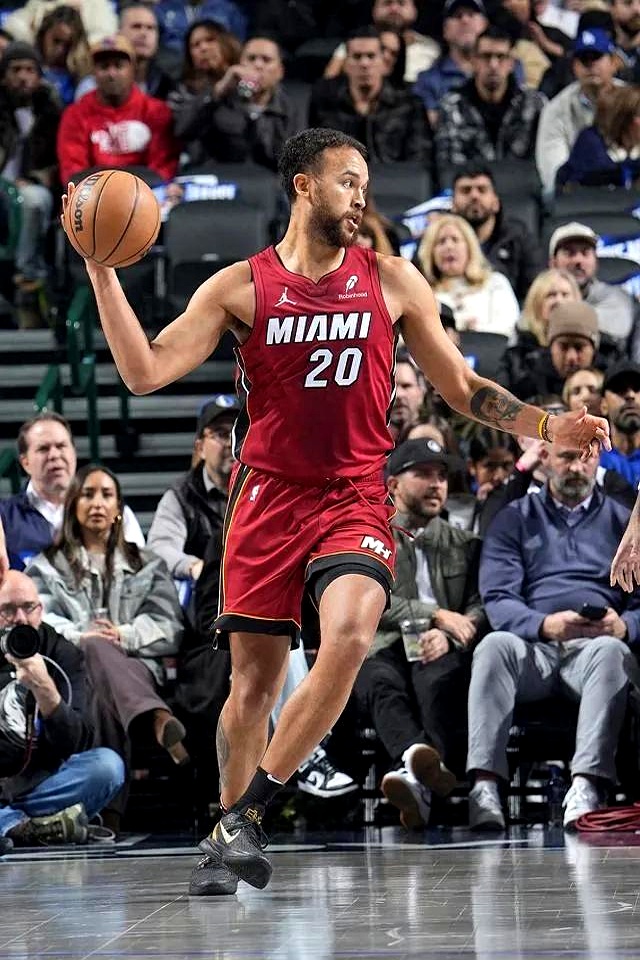 包含热火队主力球员在比赛中受伤离场的词条 包含热火队主力球员在比赛中受伤离场的词条