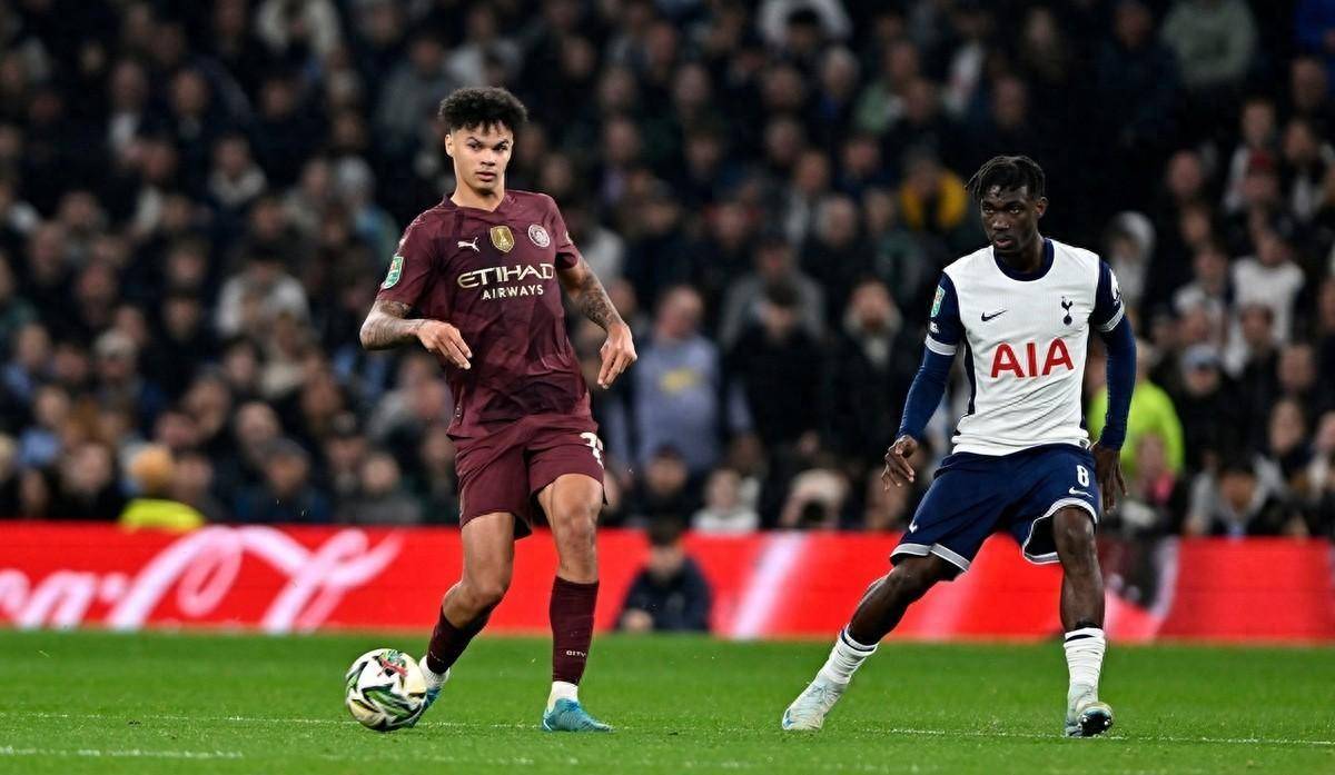 热刺在客场战胜阿斯顿维拉