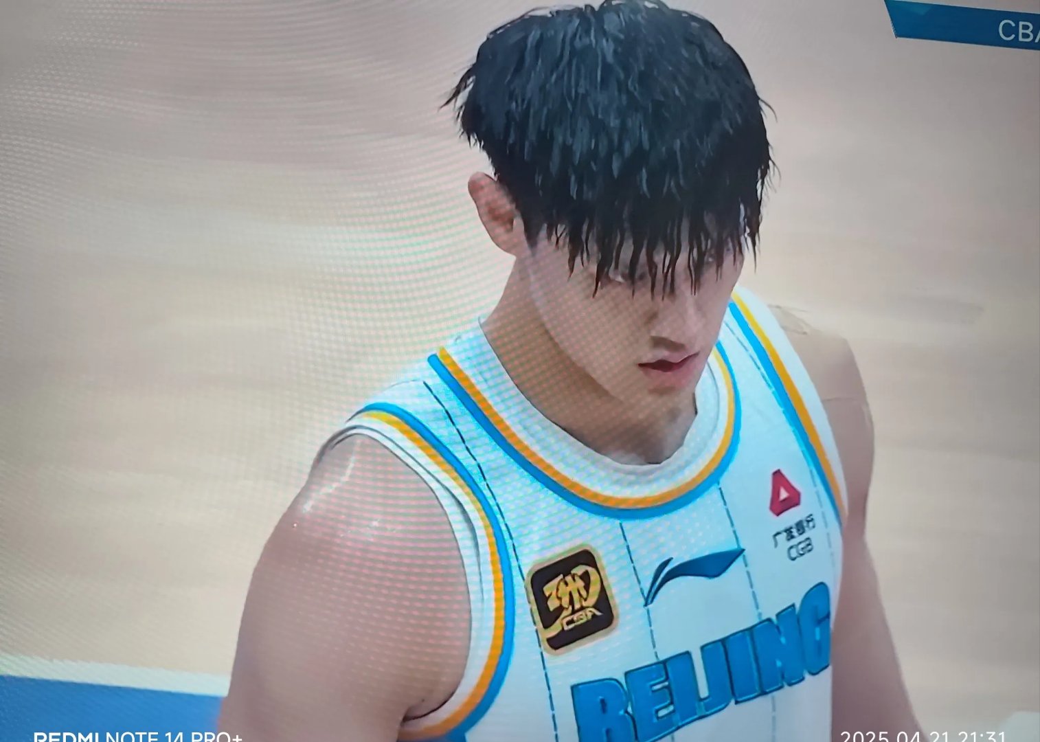 激烈对决球场上，球员们势均力敌拼出精彩，表现亮眼的简单介绍