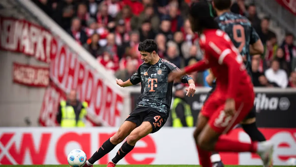 包含弗赖堡对阵拜仁慕尼黑，主场面临强敌挑战，气势如虹的词条