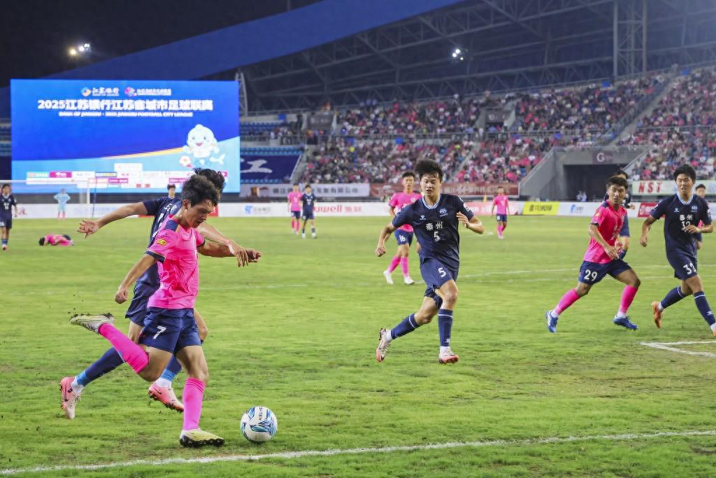 热血澎湃的足球比赛即将打响,劲敌相对,势不可挡 热血澎湃的足球比赛即将打响,劲敌相对,势不可挡