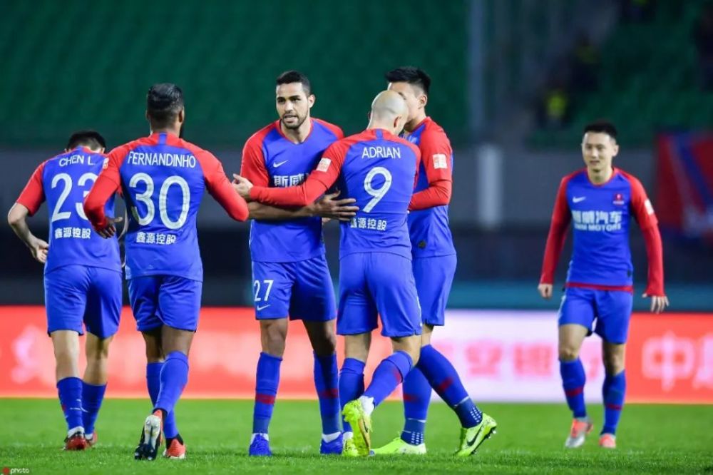 包含河南建业客场逼平重庆斯威，保持不败纪录，稳步上升的词条