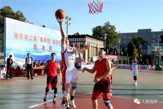 上海篮球联赛举行,各队实力对决,掌声雷动 上海篮球联赛举行,各队实力对决,掌声雷动