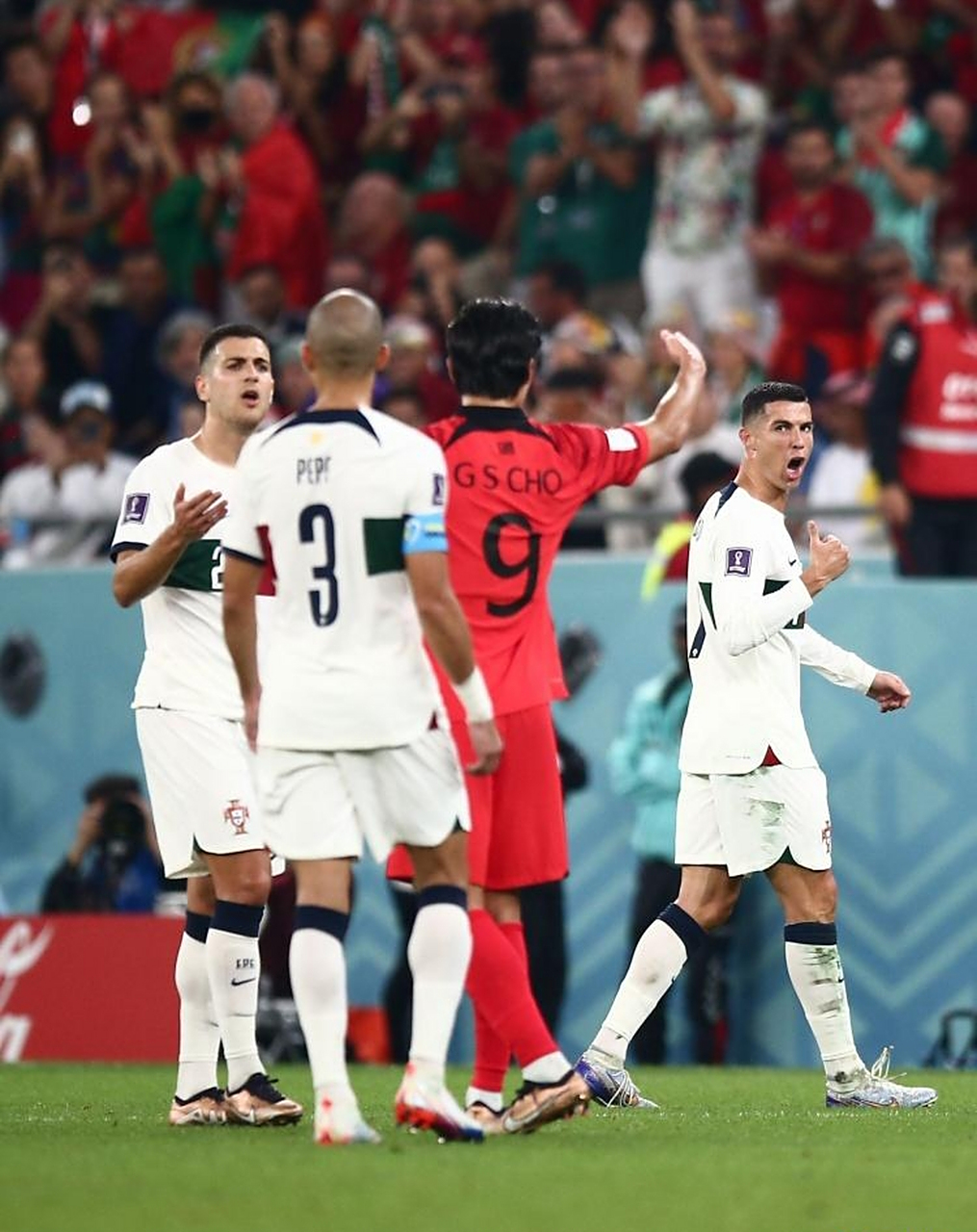 葡萄牙击败意大利进入世界杯决赛，全场震撼